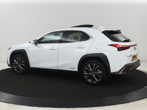 Lexus UX 250h F Sport Line | Schuifdak | Stoelverwarming | Alcantara | Adaptive cruise | Keyless | Full LED | Elektrische stoelen | Climate control | Bluetooth | Sportstoelen