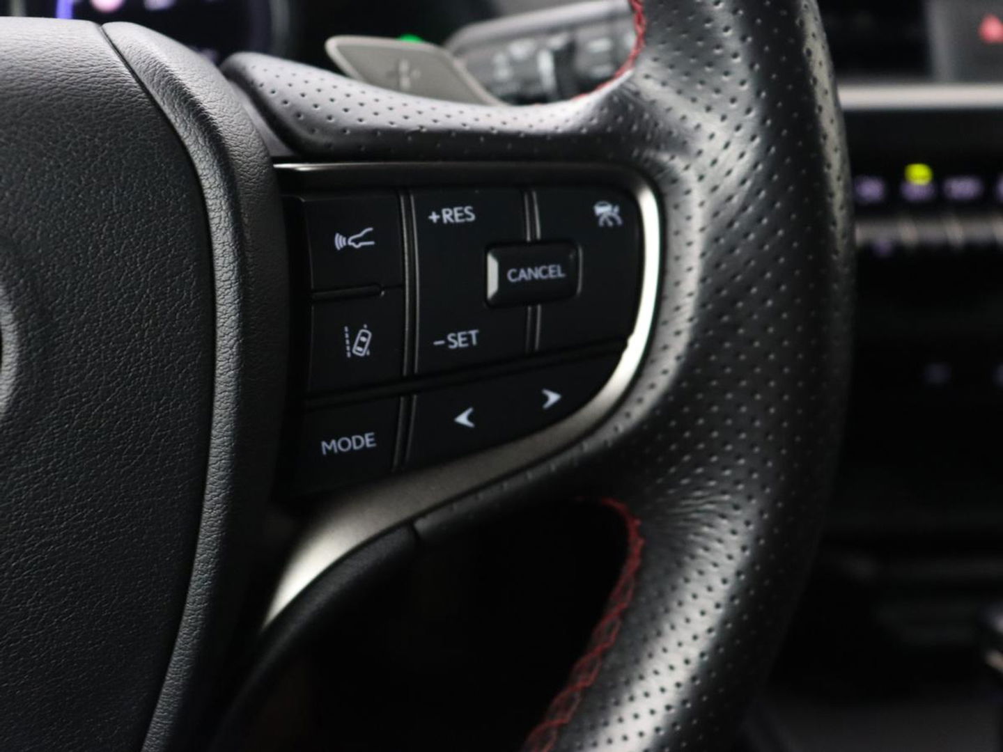 Lexus UX 250h F Sport Line | Schuifdak | Stoelverwarming | Alcantara | Adaptive cruise | Keyless | Full LED | Elektrische stoelen | Climate control | Bluetooth | Sportstoelen