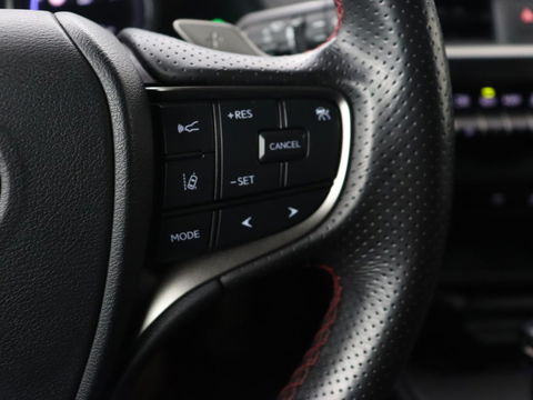 Lexus UX 250h F Sport Line | Schuifdak | Stoelverwarming | Alcantara | Adaptive cruise | Keyless | Full LED | Elektrische stoelen | Climate control | Bluetooth | Sportstoelen