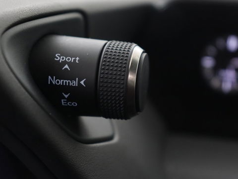 Lexus UX 250h F Sport Line | Schuifdak | Stoelverwarming | Alcantara | Adaptive cruise | Keyless | Full LED | Elektrische stoelen | Climate control | Bluetooth | Sportstoelen