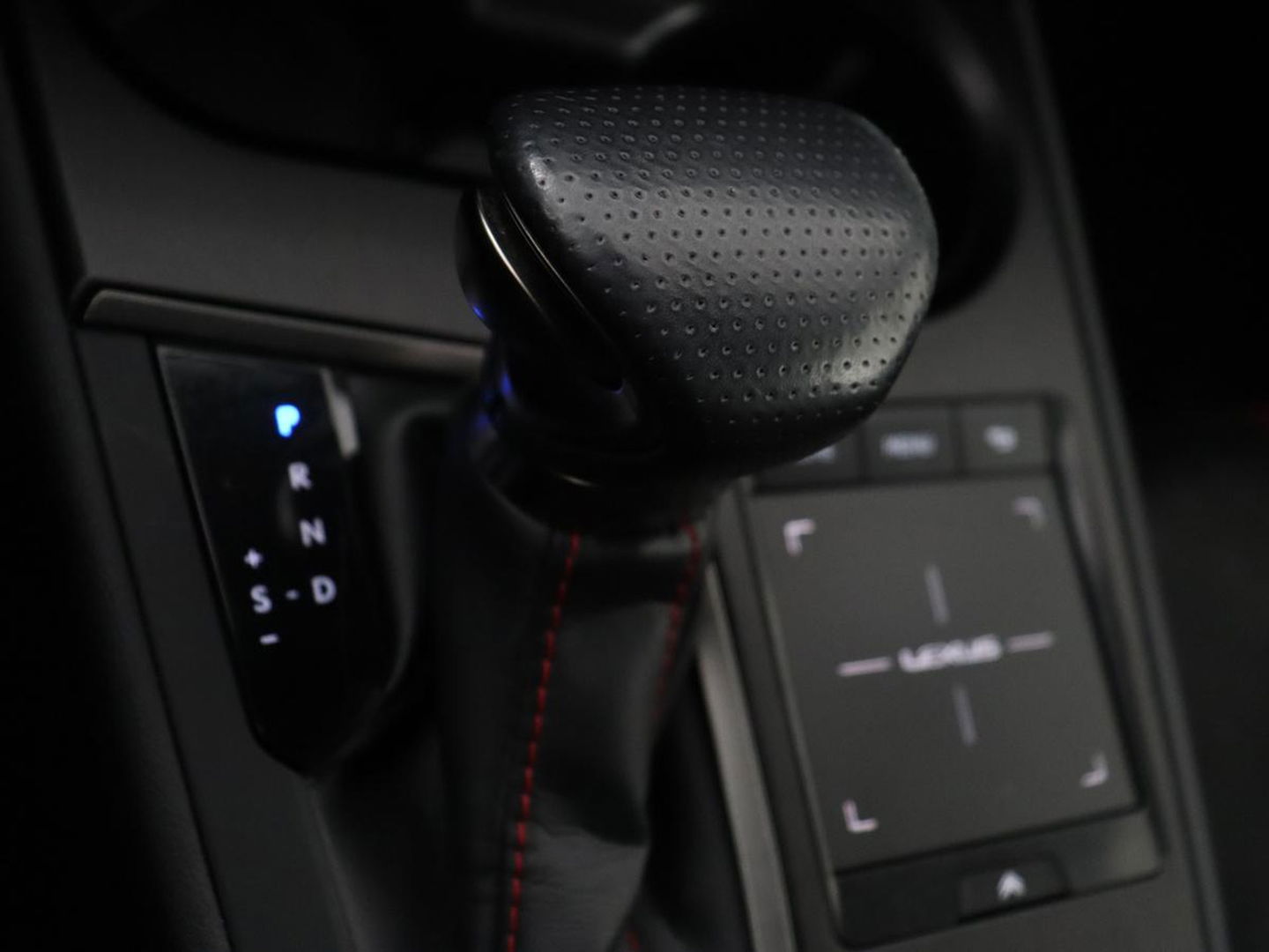 Lexus UX 250h F Sport Line | Schuifdak | Stoelverwarming | Alcantara | Adaptive cruise | Keyless | Full LED | Elektrische stoelen | Climate control | Bluetooth | Sportstoelen