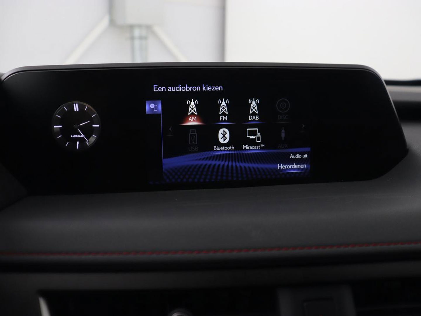 Lexus UX 250h F Sport Line | Schuifdak | Stoelverwarming | Alcantara | Adaptive cruise | Keyless | Full LED | Elektrische stoelen | Climate control | Bluetooth | Sportstoelen