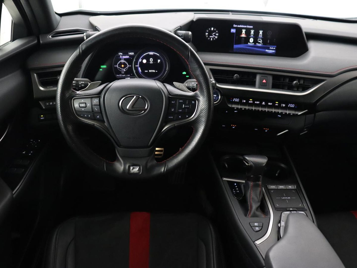 Lexus UX 250h F Sport Line | Schuifdak | Stoelverwarming | Alcantara | Adaptive cruise | Keyless | Full LED | Elektrische stoelen | Climate control | Bluetooth | Sportstoelen