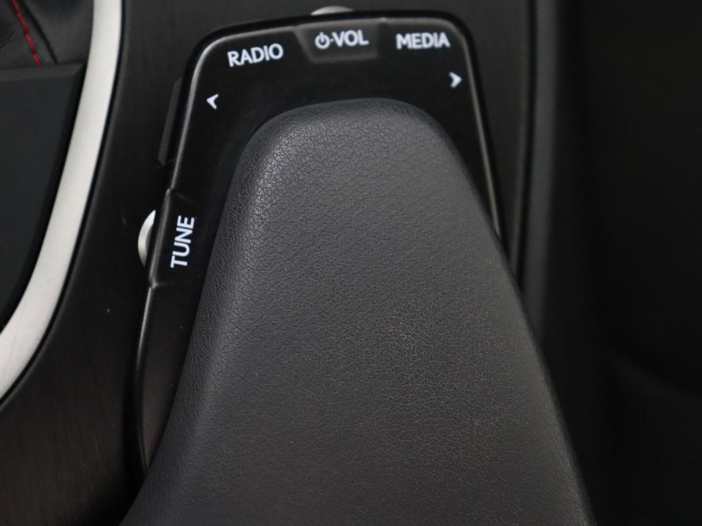 Lexus UX 250h F Sport Line | Schuifdak | Stoelverwarming | Alcantara | Adaptive cruise | Keyless | Full LED | Elektrische stoelen | Climate control | Bluetooth | Sportstoelen