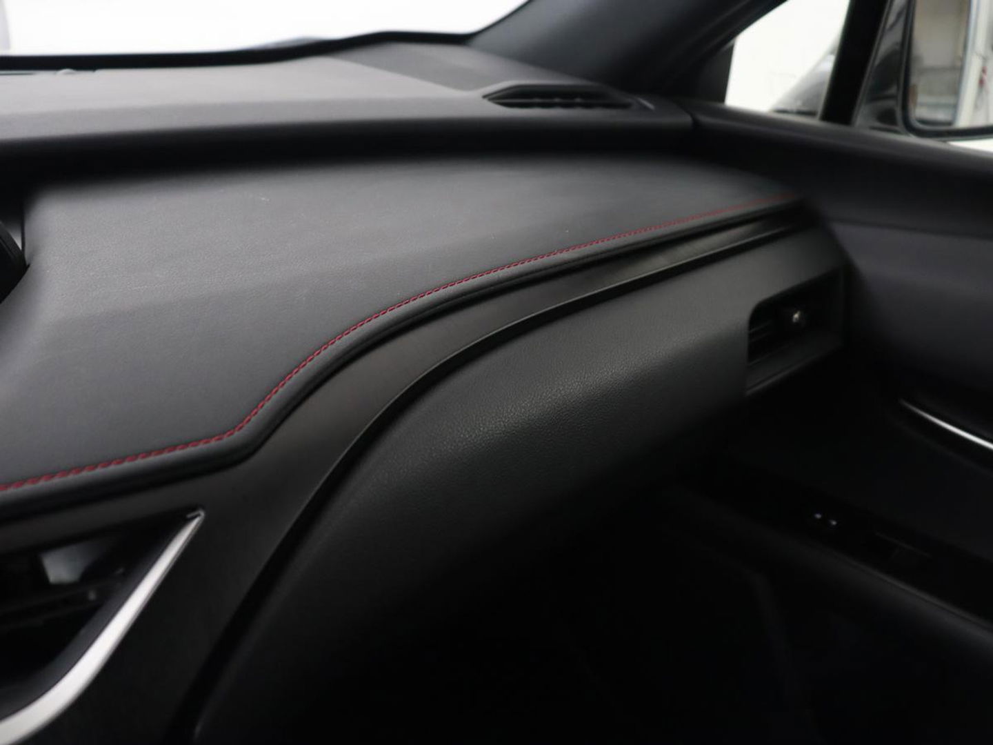 Lexus UX 250h F Sport Line | Schuifdak | Stoelverwarming | Alcantara | Adaptive cruise | Keyless | Full LED | Elektrische stoelen | Climate control | Bluetooth | Sportstoelen