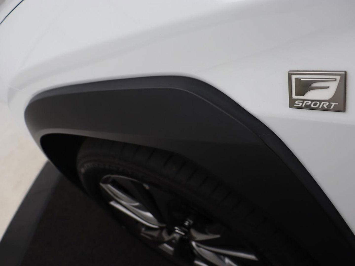 Lexus UX 250h F Sport Line | Schuifdak | Stoelverwarming | Alcantara | Adaptive cruise | Keyless | Full LED | Elektrische stoelen | Climate control | Bluetooth | Sportstoelen