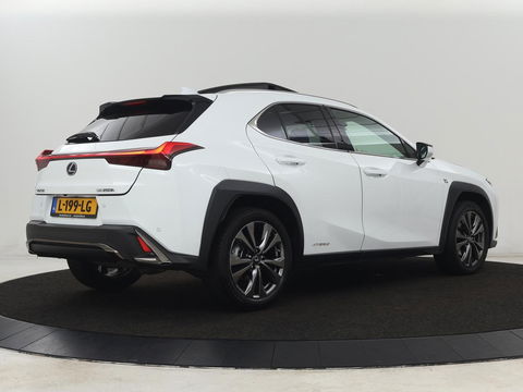 Lexus UX 250h F Sport Line | Schuifdak | Stoelverwarming | Alcantara | Adaptive cruise | Keyless | Full LED | Elektrische stoelen | Climate control | Bluetooth | Sportstoelen