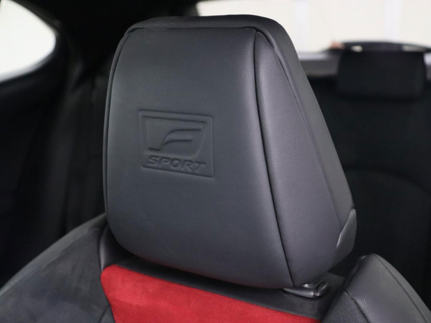 Lexus UX 250h F Sport Line | Schuifdak | Stoelverwarming | Alcantara | Adaptive cruise | Keyless | Full LED | Elektrische stoelen | Climate control | Bluetooth | Sportstoelen