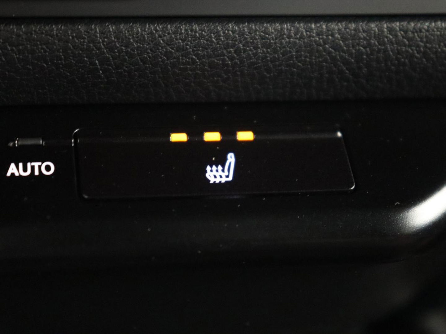 Lexus UX 250h F Sport Line | Schuifdak | Stoelverwarming | Alcantara | Adaptive cruise | Keyless | Full LED | Elektrische stoelen | Climate control | Bluetooth | Sportstoelen