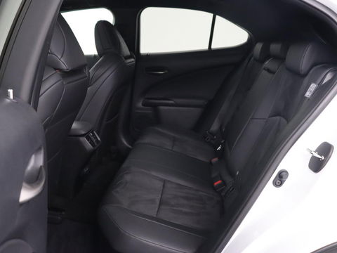 Lexus UX 250h F Sport Line | Schuifdak | Stoelverwarming | Alcantara | Adaptive cruise | Keyless | Full LED | Elektrische stoelen | Climate control | Bluetooth | Sportstoelen