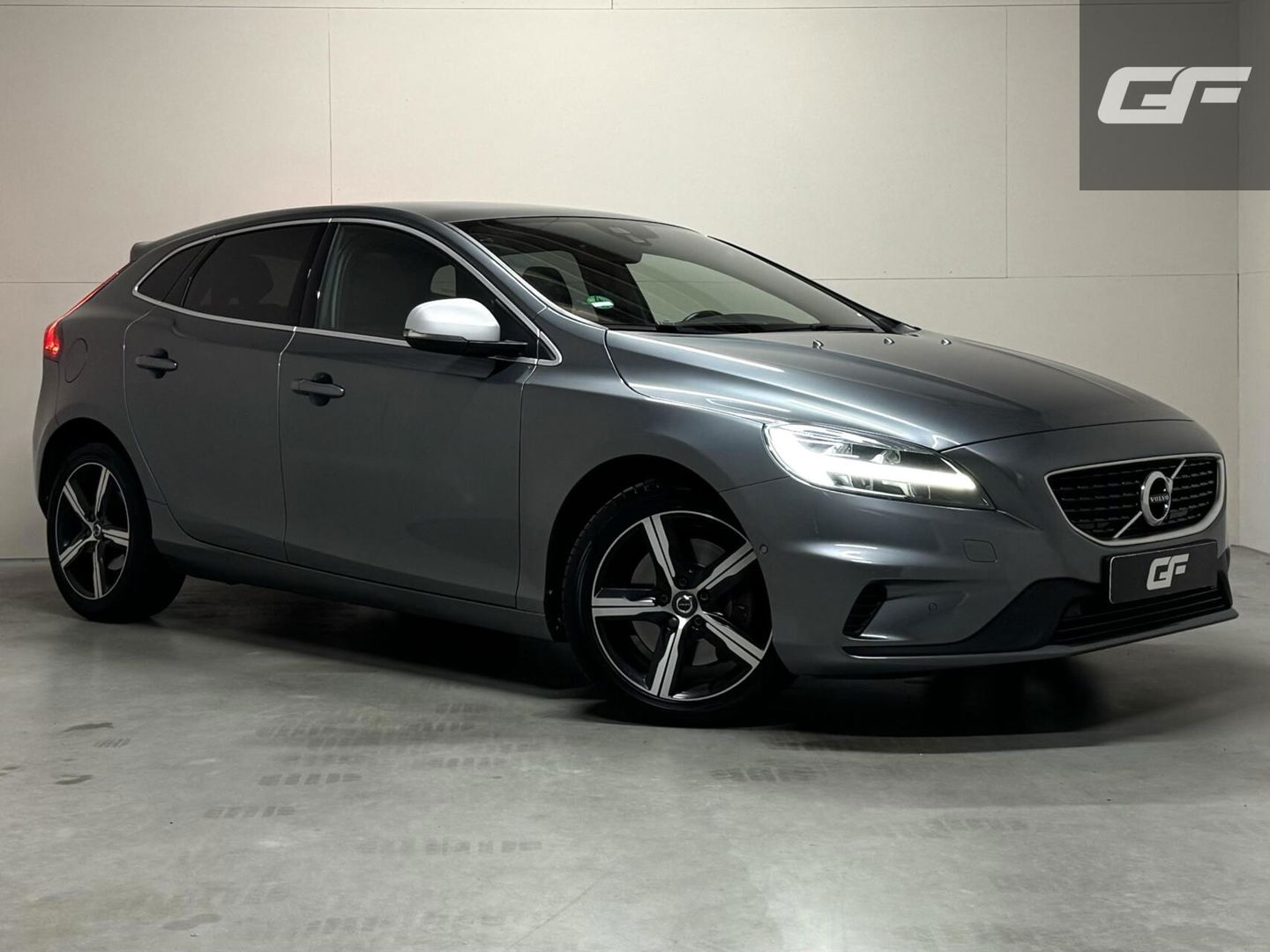 Volvo V40 2.0 T4 R-Design Pano Leer Camera Cruise Navi Trekh. NAP