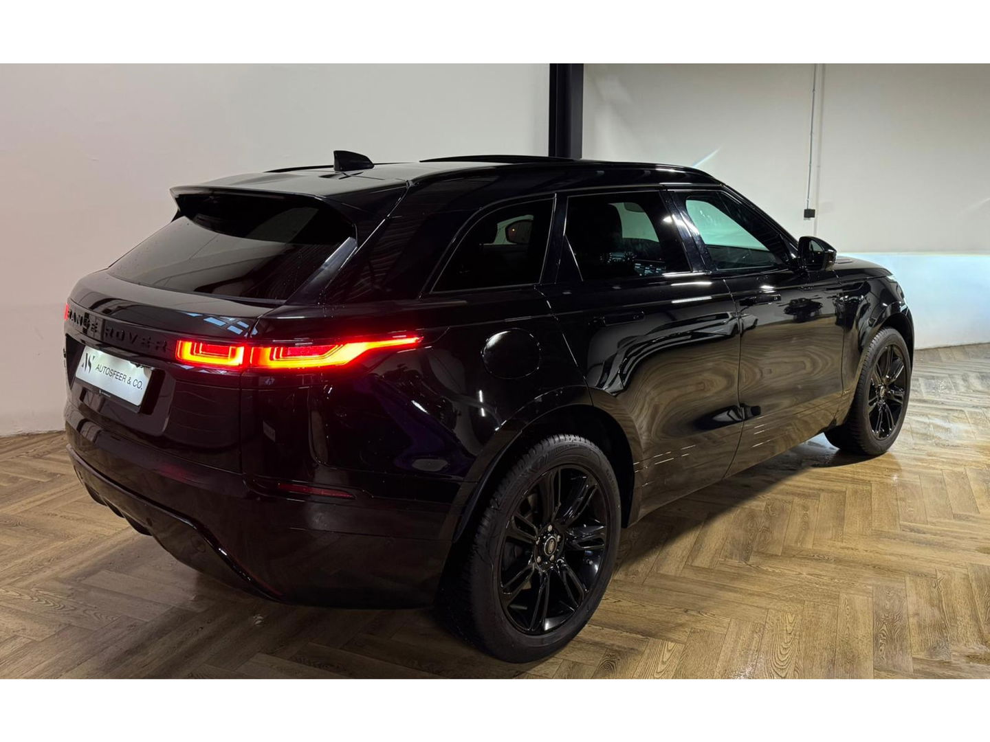 Land Rover Range Rover Velar 2.0 P250 Turbo AWD R-Dynamic HSE PANO KEYLESS CAM