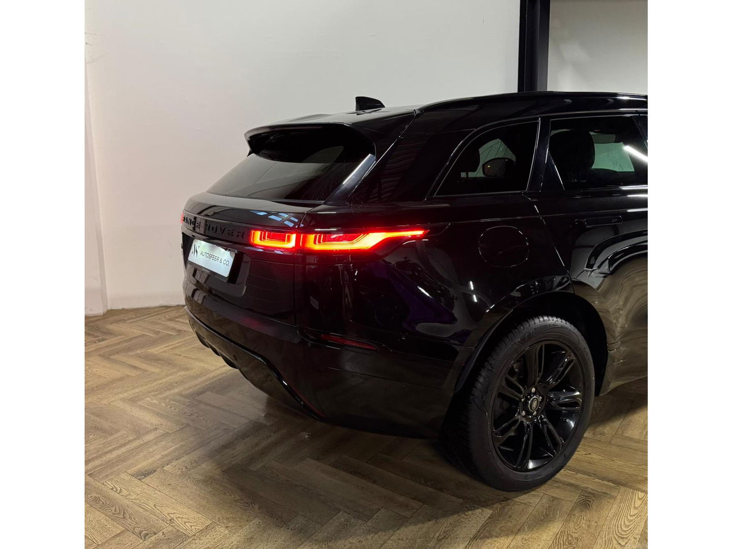 Land Rover Range Rover Velar 2.0 P250 Turbo AWD R-Dynamic HSE PANO KEYLESS CAM