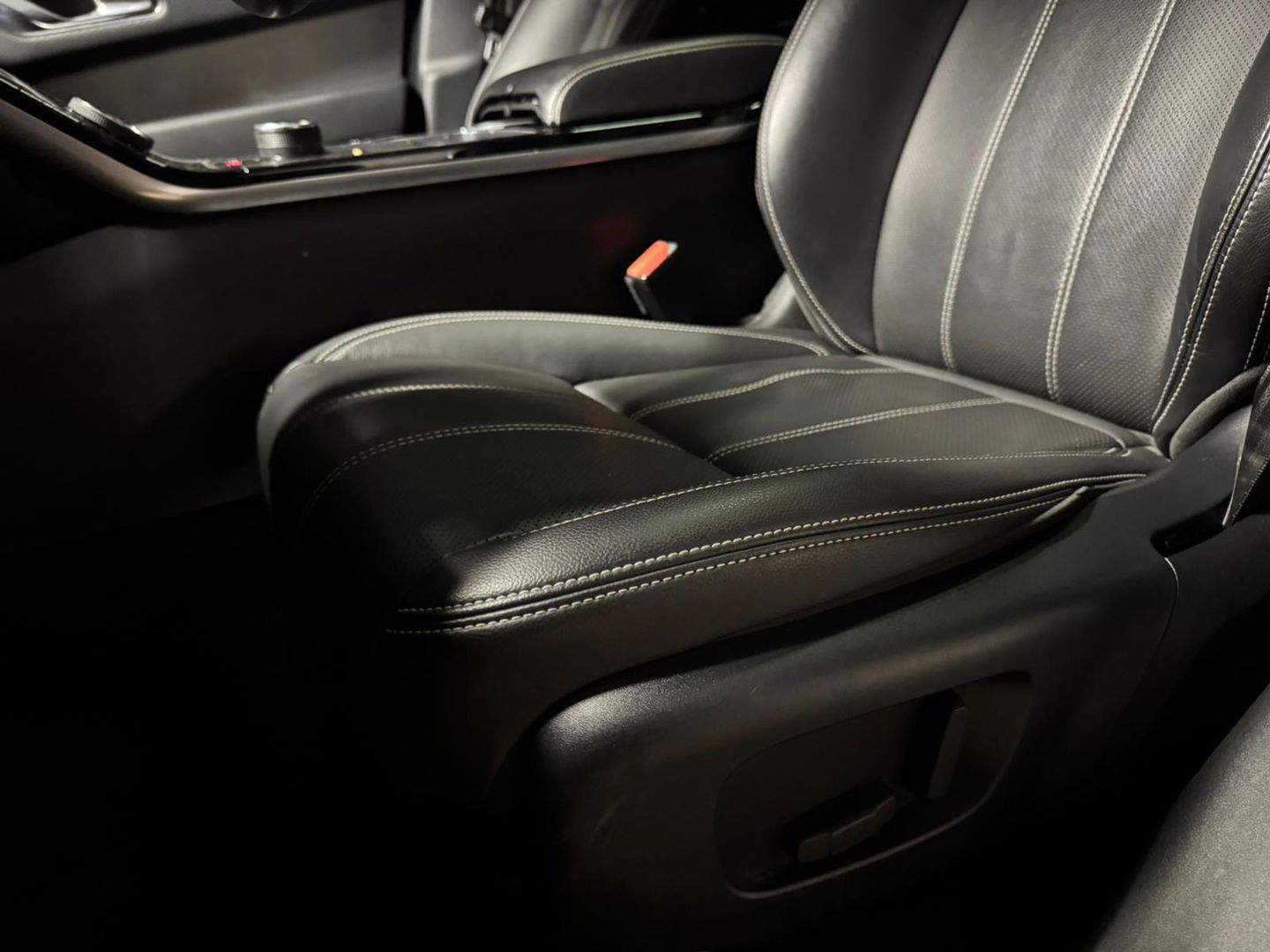 Land Rover Range Rover Velar 2.0 P250 Turbo AWD R-Dynamic HSE PANO KEYLESS CAM