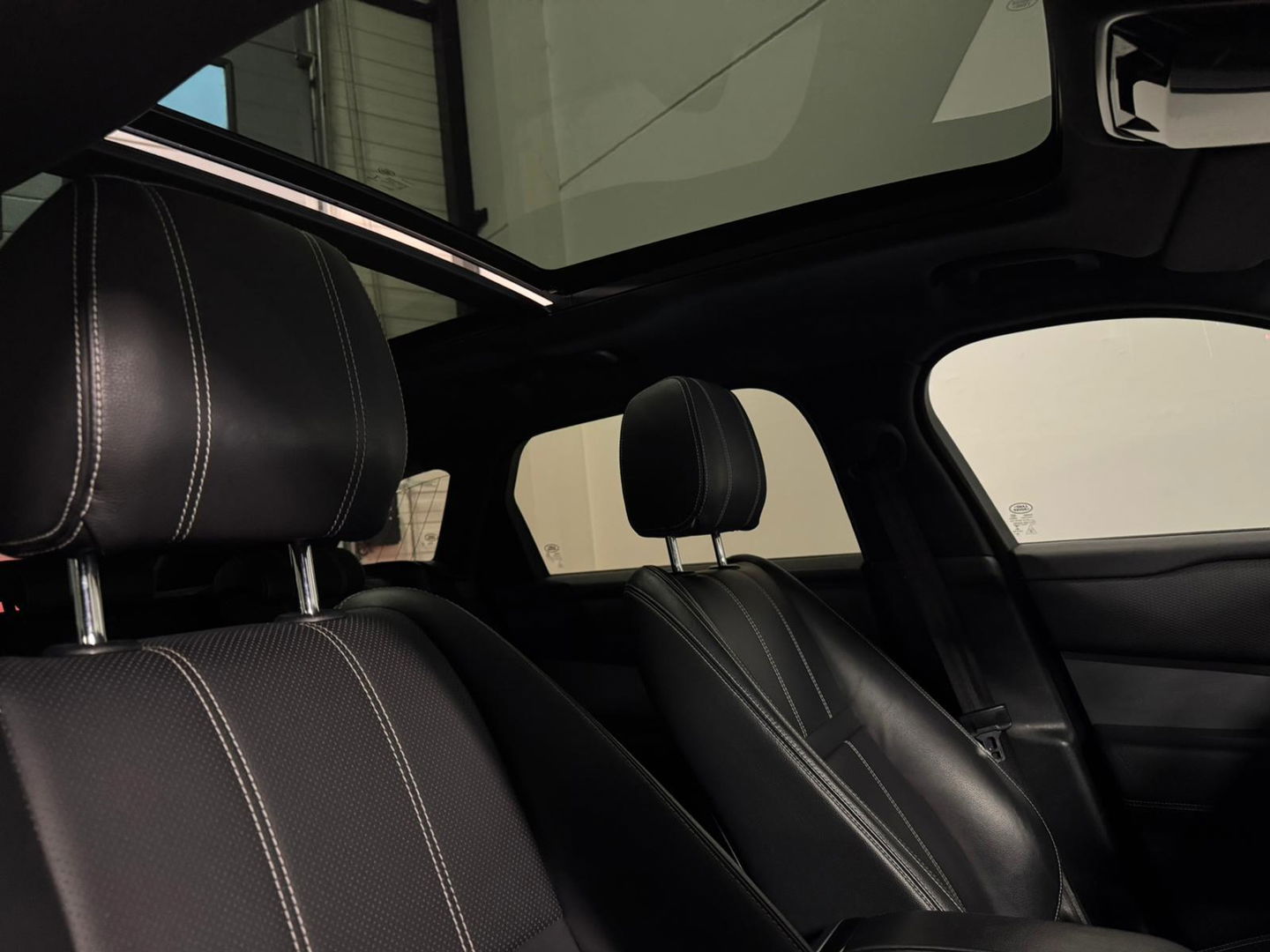 Land Rover Range Rover Velar 2.0 P250 Turbo AWD R-Dynamic HSE PANO KEYLESS CAM