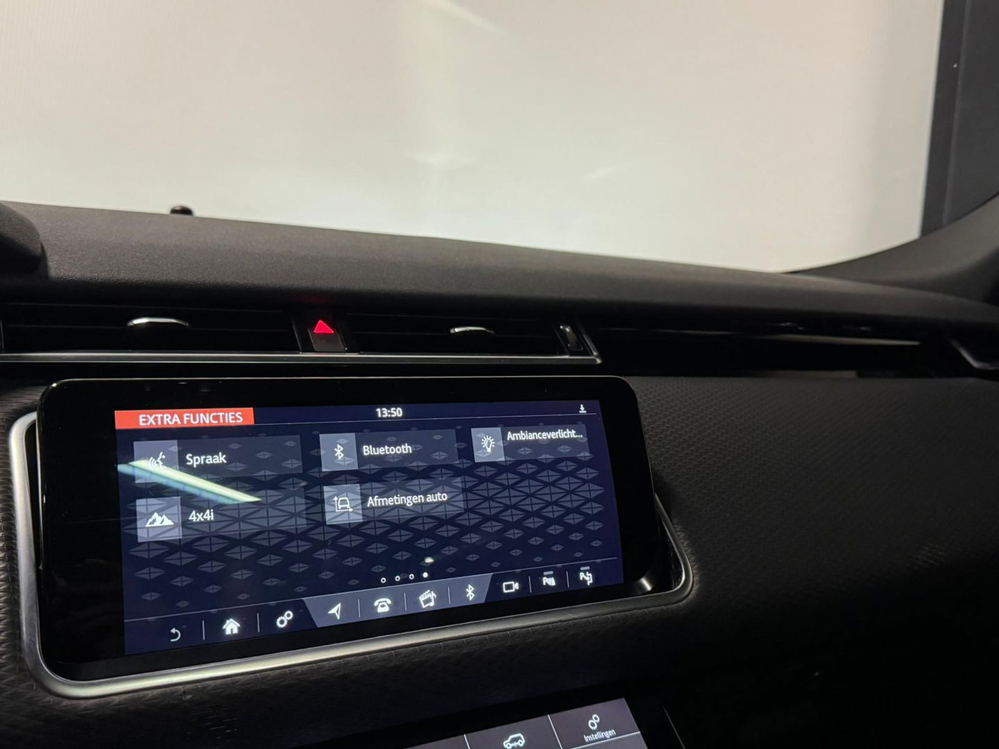 Land Rover Range Rover Velar 2.0 P250 Turbo AWD R-Dynamic HSE PANO KEYLESS CAM