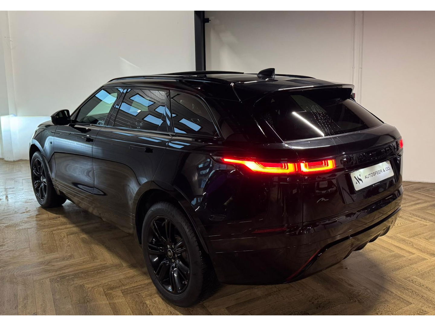 Land Rover Range Rover Velar 2.0 P250 Turbo AWD R-Dynamic HSE PANO KEYLESS CAM