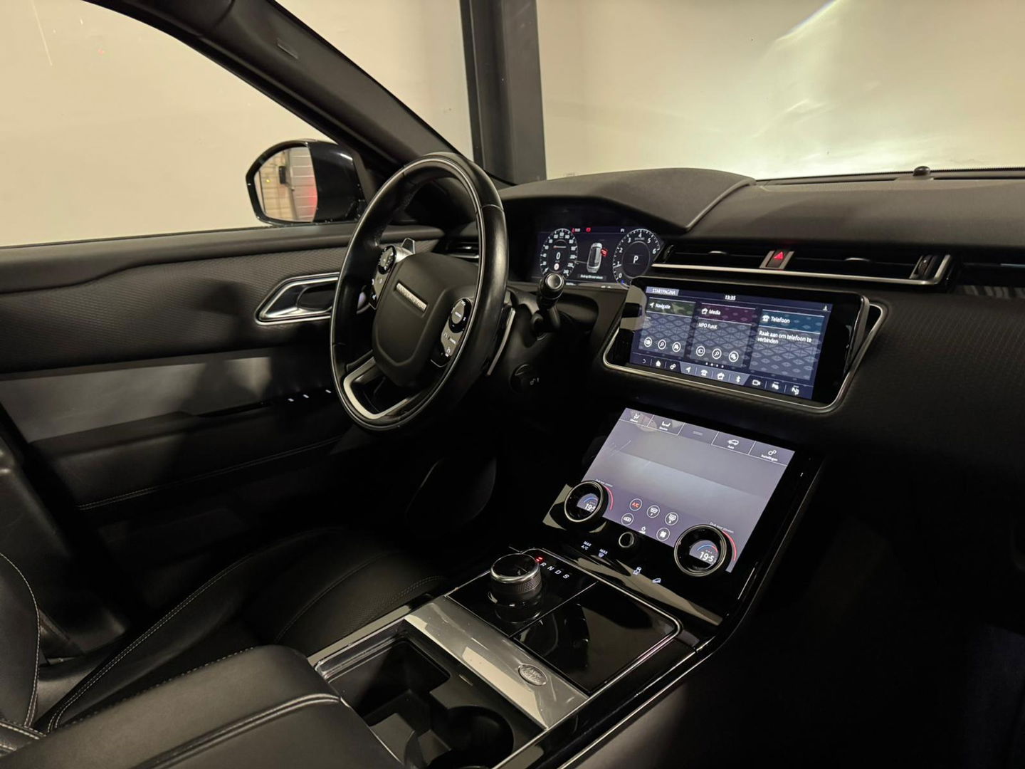 Land Rover Range Rover Velar 2.0 P250 Turbo AWD R-Dynamic HSE PANO KEYLESS CAM