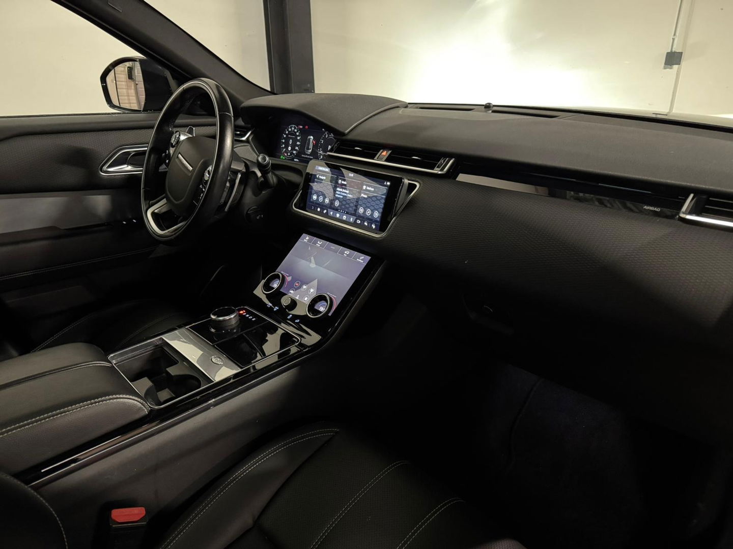 Land Rover Range Rover Velar 2.0 P250 Turbo AWD R-Dynamic HSE PANO KEYLESS CAM