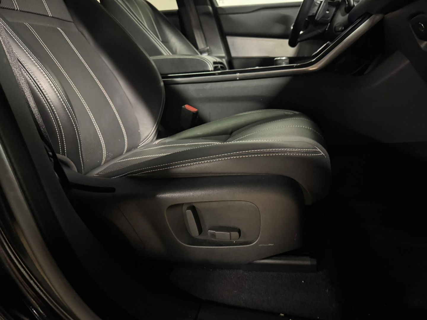 Land Rover Range Rover Velar 2.0 P250 Turbo AWD R-Dynamic HSE PANO KEYLESS CAM