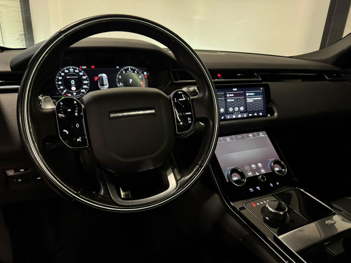 Land Rover Range Rover Velar 2.0 P250 Turbo AWD R-Dynamic HSE PANO KEYLESS CAM