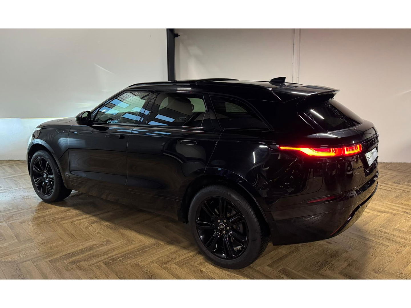 Land Rover Range Rover Velar 2.0 P250 Turbo AWD R-Dynamic HSE PANO KEYLESS CAM