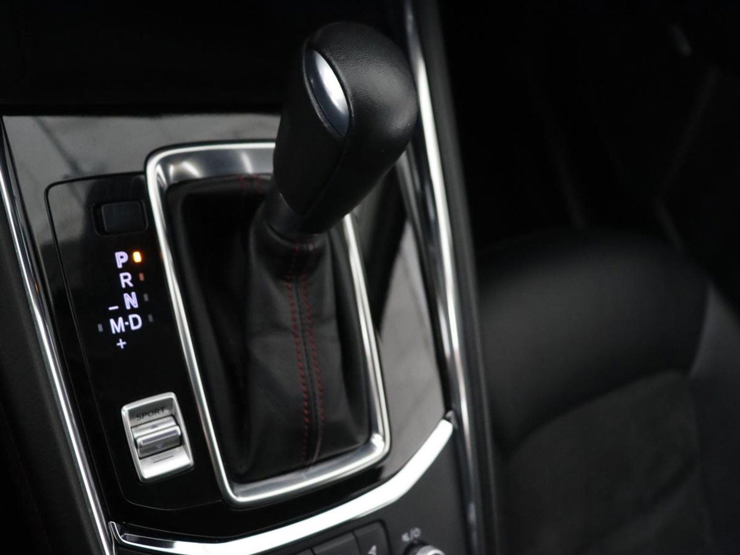 Mazda CX-5 2.0 SkyActiv-G 165 Sportive | Leder/Alcantara | Trekhaak | Head-Up | Adaptive cruise | 360 Camera | Stoel & stuurverwarming | Navigatie | Full LED | Keyless | Carplay | 19'' lichtmetalen velgen