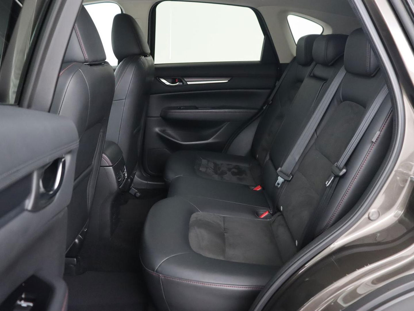 Mazda CX-5 2.0 SkyActiv-G 165 Sportive | Leder/Alcantara | Trekhaak | Head-Up | Adaptive cruise | 360 Camera | Stoel & stuurverwarming | Navigatie | Full LED | Keyless | Carplay | 19'' lichtmetalen velgen