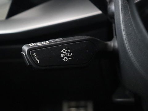 Audi A3 35 TFSI S edition | Carplay | Navigatie | Sportstoelen | Half leder | Full LED | Camera | Virtual Cockpit | 19'' | Climate control | Bluetooth | Cruise control | S Line