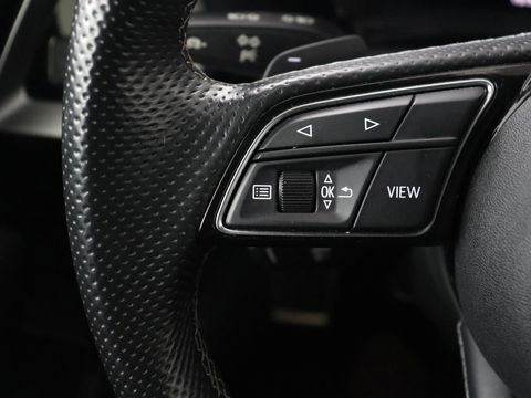 Audi A3 35 TFSI S edition | Carplay | Navigatie | Sportstoelen | Half leder | Full LED | Camera | Virtual Cockpit | 19'' | Climate control | Bluetooth | Cruise control | S Line