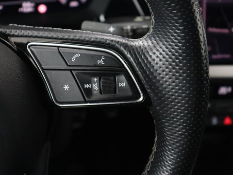 Audi A3 35 TFSI S edition | Carplay | Navigatie | Sportstoelen | Half leder | Full LED | Camera | Virtual Cockpit | 19'' | Climate control | Bluetooth | Cruise control | S Line