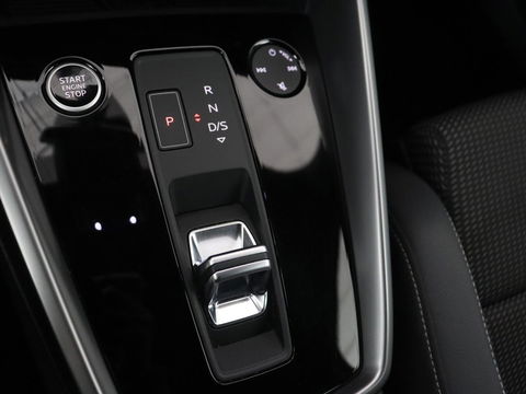 Audi A3 35 TFSI S edition | Carplay | Navigatie | Sportstoelen | Half leder | Full LED | Camera | Virtual Cockpit | 19'' | Climate control | Bluetooth | Cruise control | S Line