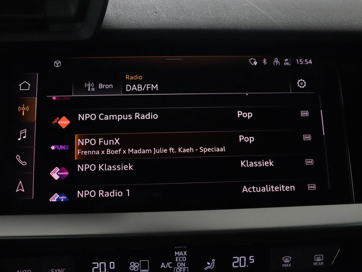 Audi A3 35 TFSI S edition | Carplay | Navigatie | Sportstoelen | Half leder | Full LED | Camera | Virtual Cockpit | 19'' | Climate control | Bluetooth | Cruise control | S Line