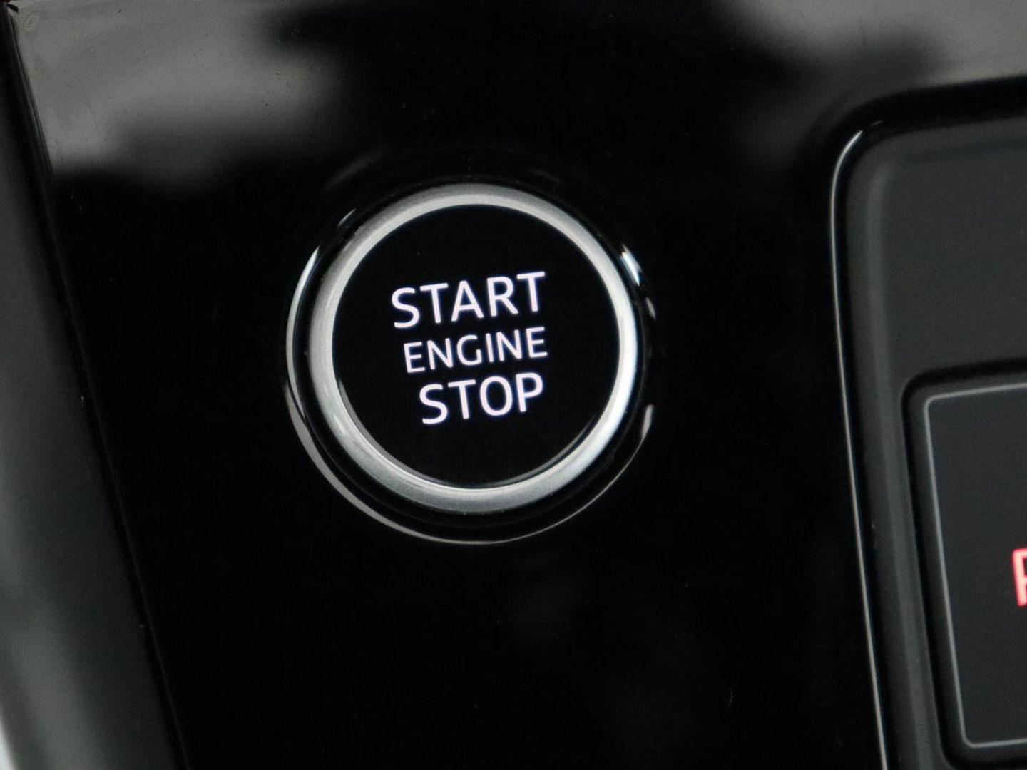 Audi A3 35 TFSI S edition | Carplay | Navigatie | Sportstoelen | Half leder | Full LED | Camera | Virtual Cockpit | 19'' | Climate control | Bluetooth | Cruise control | S Line