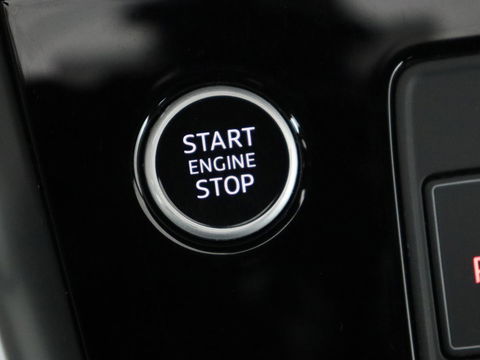 Audi A3 35 TFSI S edition | Carplay | Navigatie | Sportstoelen | Half leder | Full LED | Camera | Virtual Cockpit | 19'' | Climate control | Bluetooth | Cruise control | S Line