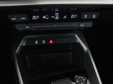 Audi A3 35 TFSI S edition | Carplay | Navigatie | Sportstoelen | Half leder | Full LED | Camera | Virtual Cockpit | 19'' | Climate control | Bluetooth | Cruise control | S Line