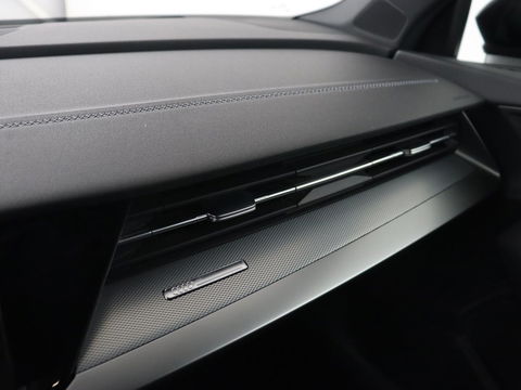 Audi A3 35 TFSI S edition | Carplay | Navigatie | Sportstoelen | Half leder | Full LED | Camera | Virtual Cockpit | 19'' | Climate control | Bluetooth | Cruise control | S Line