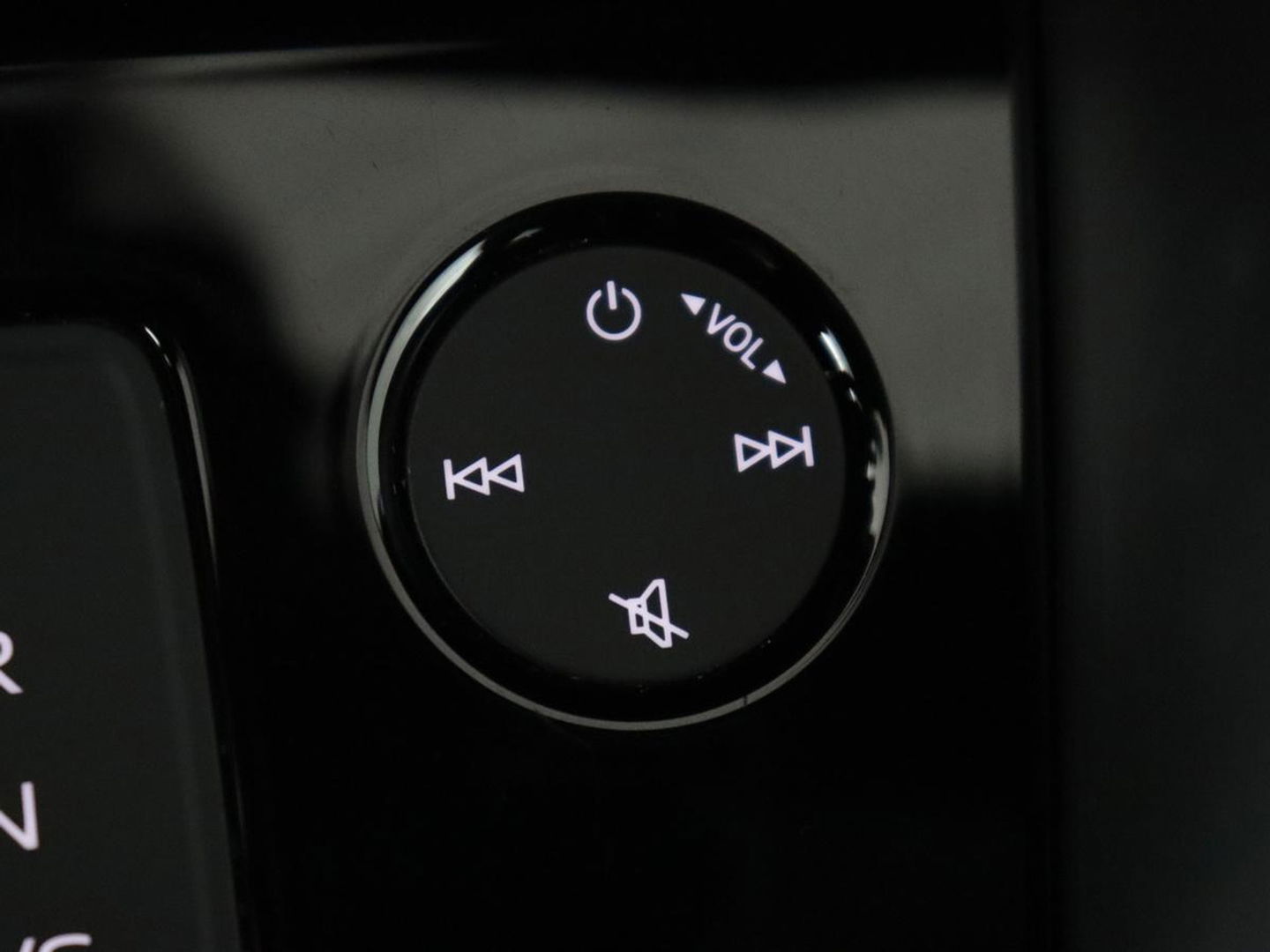 Audi A3 35 TFSI S edition | Carplay | Navigatie | Sportstoelen | Half leder | Full LED | Camera | Virtual Cockpit | 19'' | Climate control | Bluetooth | Cruise control | S Line