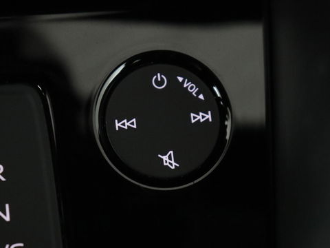 Audi A3 35 TFSI S edition | Carplay | Navigatie | Sportstoelen | Half leder | Full LED | Camera | Virtual Cockpit | 19'' | Climate control | Bluetooth | Cruise control | S Line