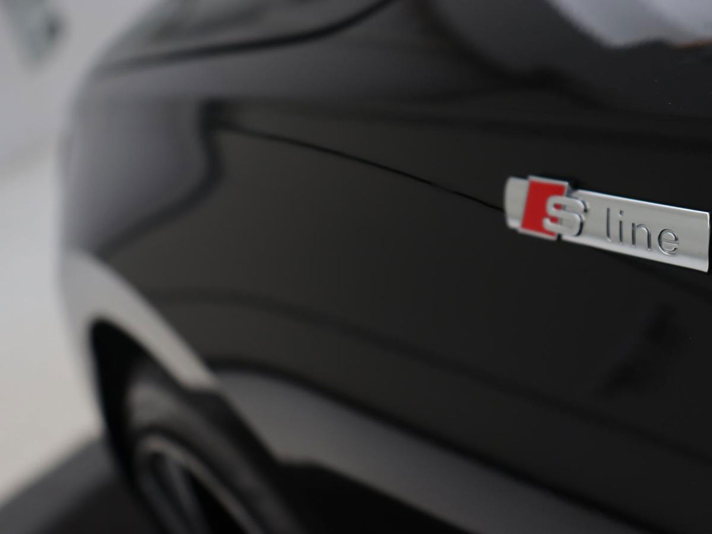 Audi A3 35 TFSI S edition | Carplay | Navigatie | Sportstoelen | Half leder | Full LED | Camera | Virtual Cockpit | 19'' | Climate control | Bluetooth | Cruise control | S Line