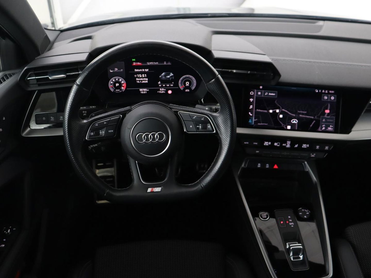 Audi A3 35 TFSI S edition | Carplay | Navigatie | Sportstoelen | Half leder | Full LED | Camera | Virtual Cockpit | 19'' | Climate control | Bluetooth | Cruise control | S Line
