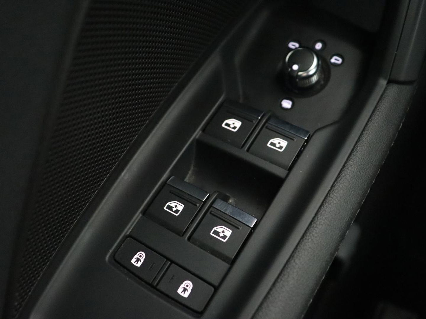 Audi A3 35 TFSI S edition | Carplay | Navigatie | Sportstoelen | Half leder | Full LED | Camera | Virtual Cockpit | 19'' | Climate control | Bluetooth | Cruise control | S Line