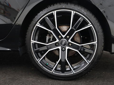 Audi A3 35 TFSI S edition | Carplay | Navigatie | Sportstoelen | Half leder | Full LED | Camera | Virtual Cockpit | 19'' | Climate control | Bluetooth | Cruise control | S Line