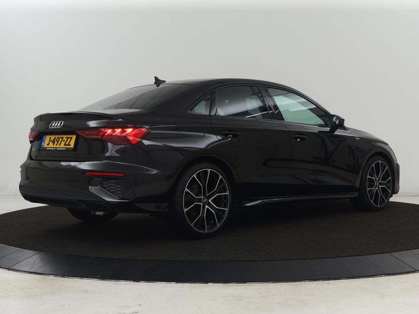 Audi A3 35 TFSI S edition | Carplay | Navigatie | Sportstoelen | Half leder | Full LED | Camera | Virtual Cockpit | 19'' | Climate control | Bluetooth | Cruise control | S Line