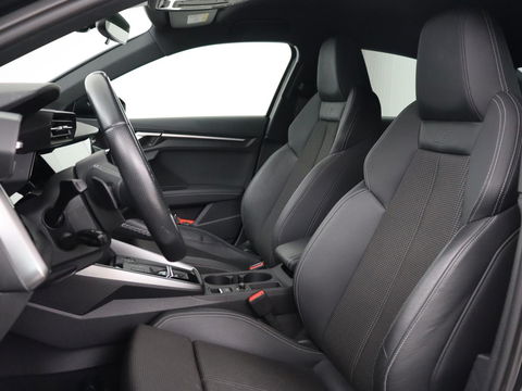 Audi A3 35 TFSI S edition | Carplay | Navigatie | Sportstoelen | Half leder | Full LED | Camera | Virtual Cockpit | 19'' | Climate control | Bluetooth | Cruise control | S Line