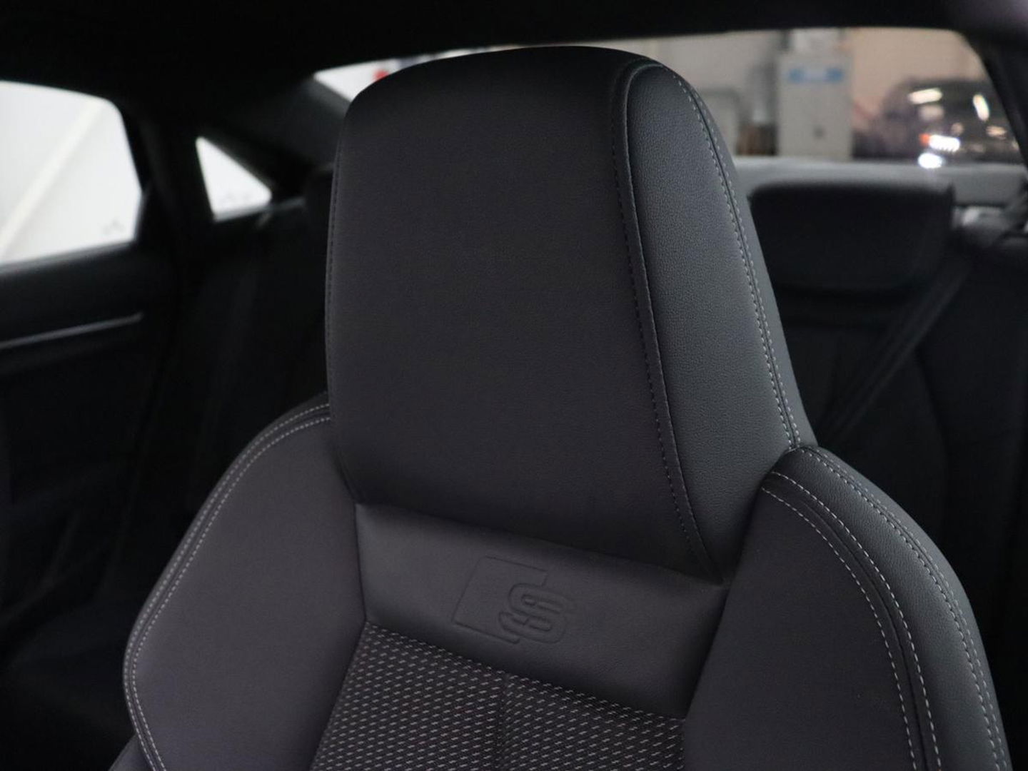 Audi A3 35 TFSI S edition | Carplay | Navigatie | Sportstoelen | Half leder | Full LED | Camera | Virtual Cockpit | 19'' | Climate control | Bluetooth | Cruise control | S Line