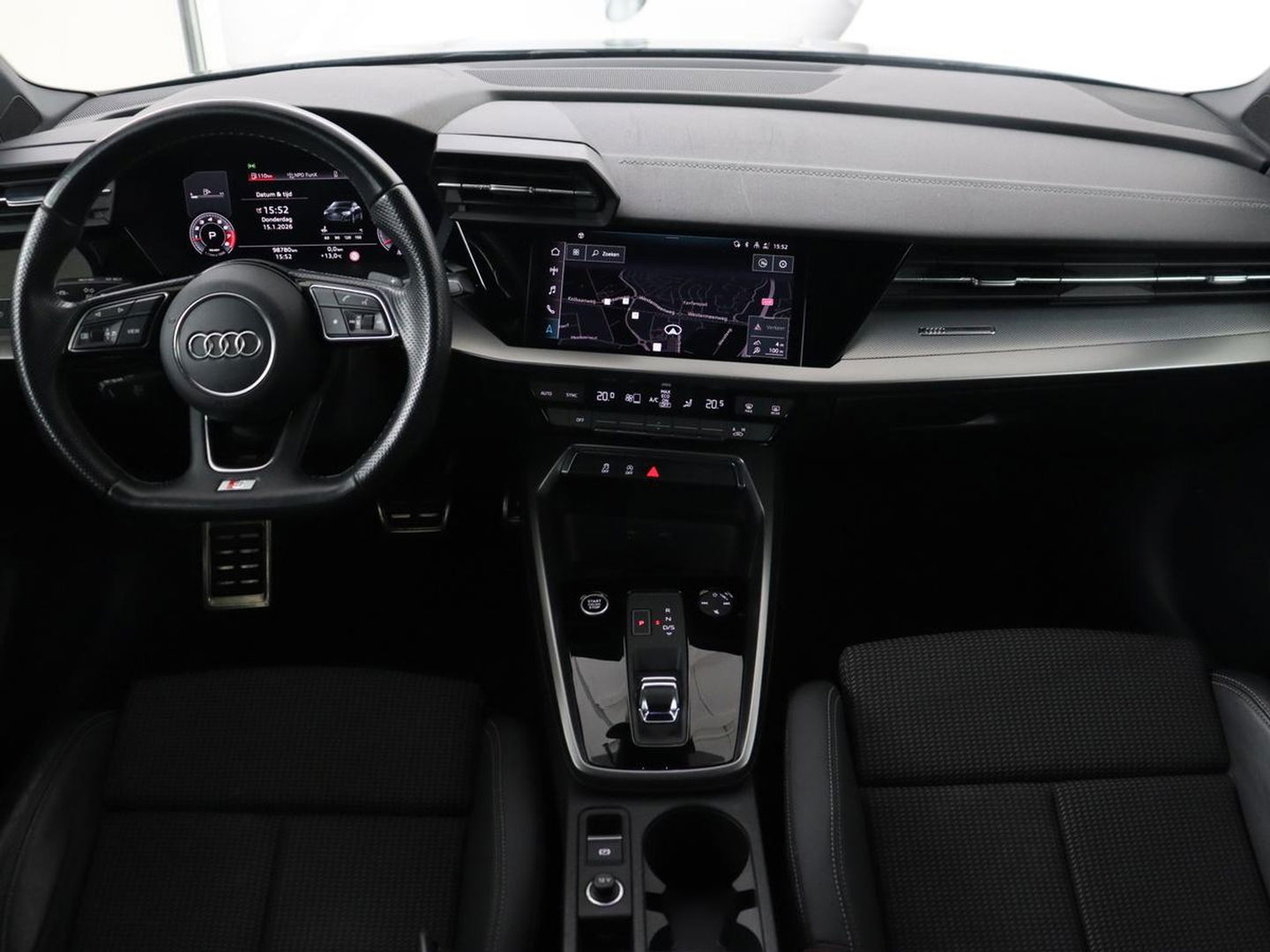 Audi A3 35 TFSI S edition | Carplay | Navigatie | Sportstoelen | Half leder | Full LED | Camera | Virtual Cockpit | 19'' | Climate control | Bluetooth | Cruise control | S Line