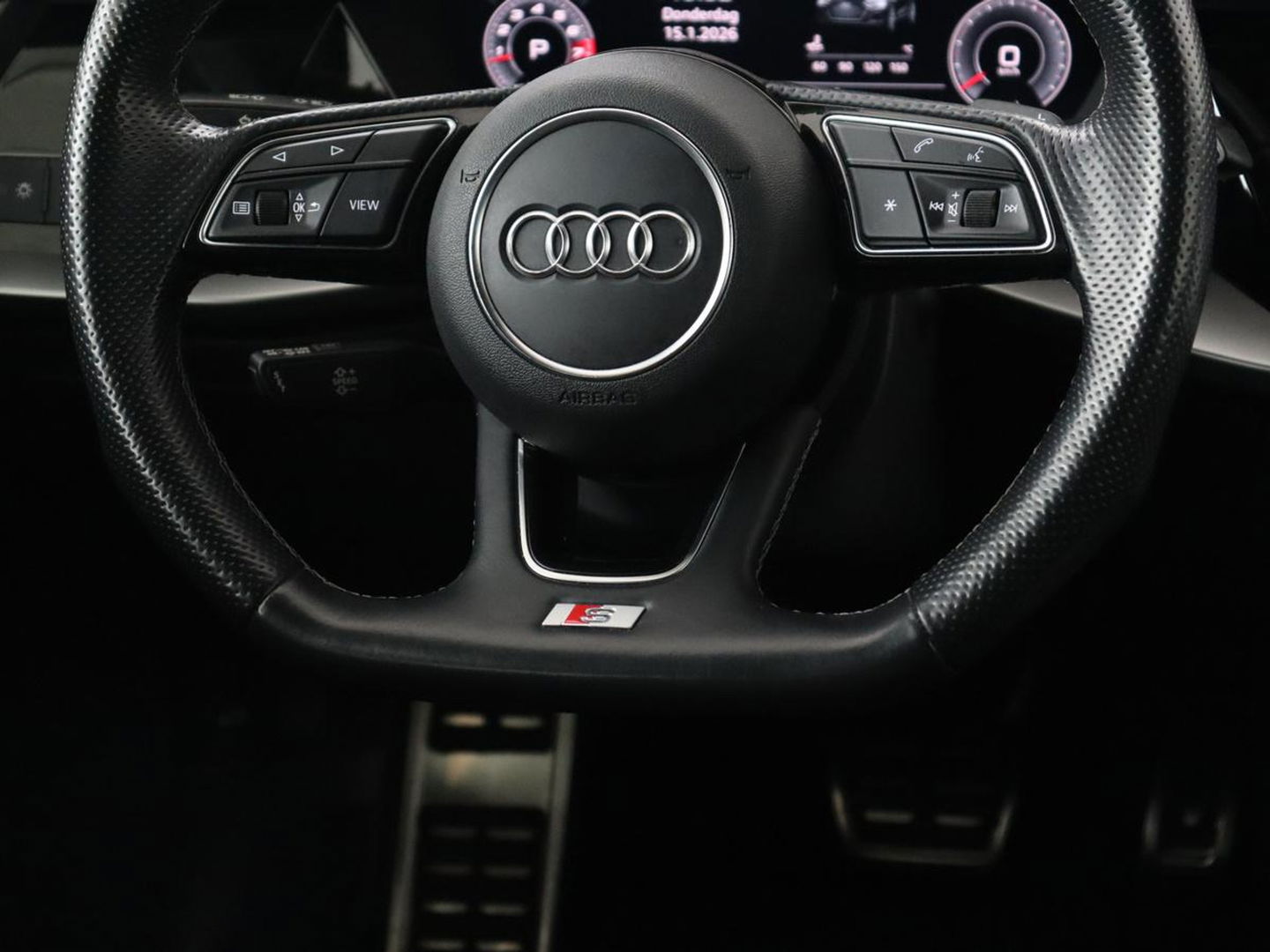 Audi A3 35 TFSI S edition | Carplay | Navigatie | Sportstoelen | Half leder | Full LED | Camera | Virtual Cockpit | 19'' | Climate control | Bluetooth | Cruise control | S Line