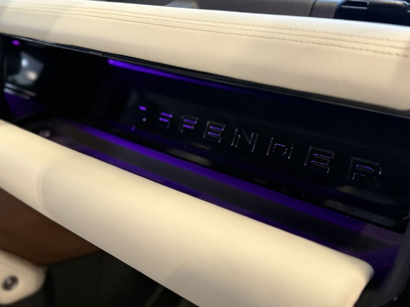 Land Rover Defender 3.0 D250 110 MHEV X-Dynamic SE Heritage Custom / grijs kenteken