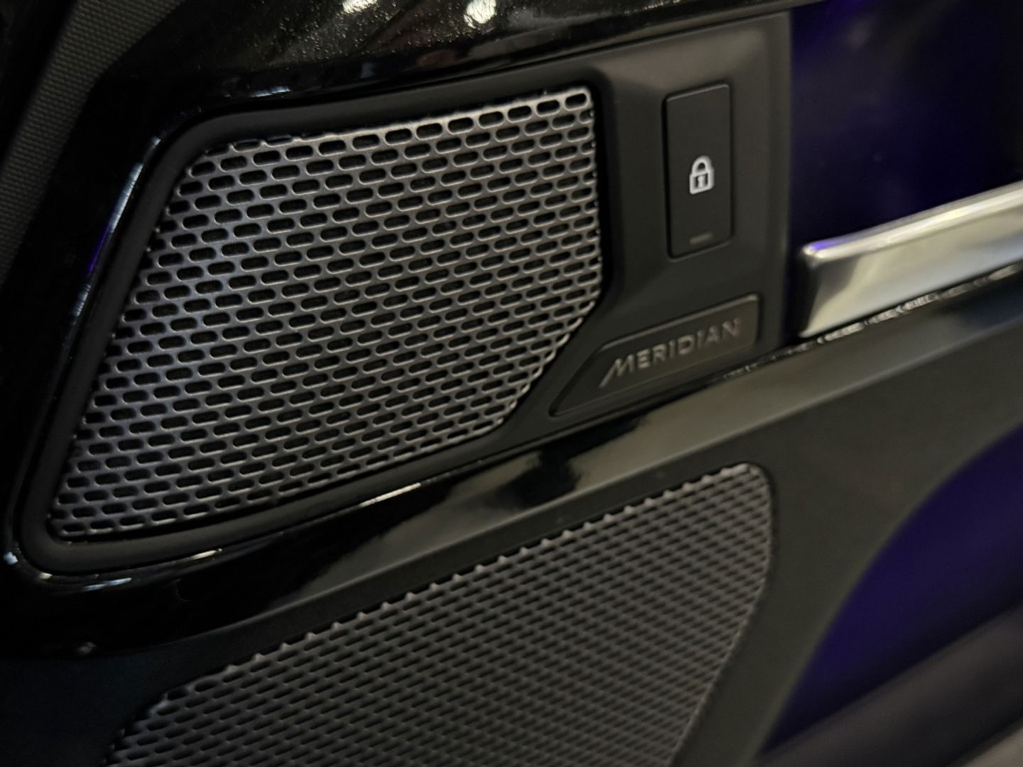 Land Rover Defender 3.0 D250 110 MHEV X-Dynamic SE Heritage Custom / grijs kenteken